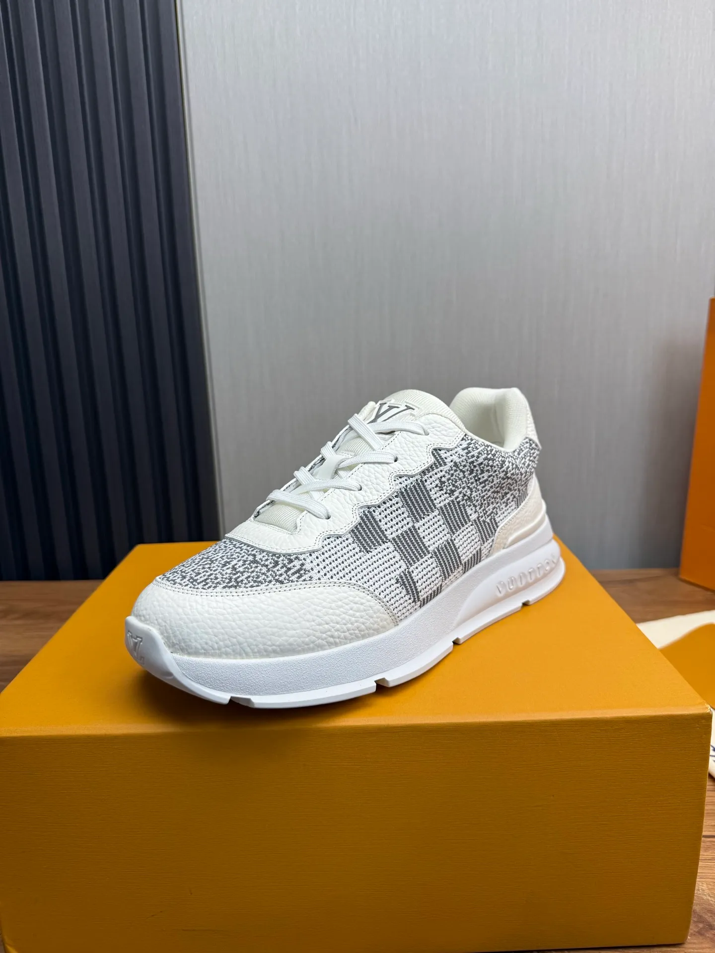 Men's shoes 💰640💰 LOUIS VUITTON [Luden Yiwei] The new trendy Lv is on the market 🎁, casual and fashionable men's shoes 👟 The upper is made of high-count and high-density fly weave + cowhide mesh lining, the original wear-resistant rubber outsole, the version is simple and elegant, exclusive for trendy men. 38-45 (45 is custom-made and cannot be returned or exchanged)